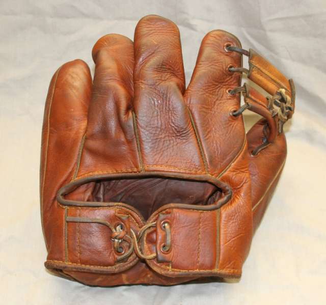 Bill Johnson Sonnett 33F Back